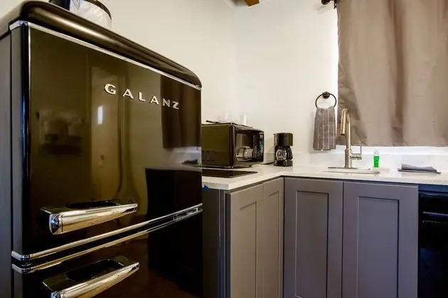 Premium Double Queen Kitchenette
