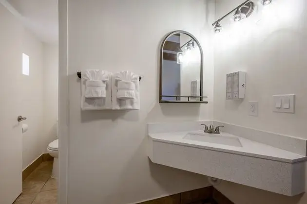 Premium Double Queen Kitchenette