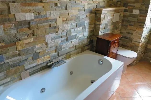 Tek Büyük Yataklı Oda, Ortak Banyo