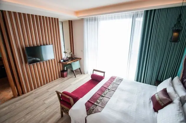 Deluxe Tek Büyük Yataklı Oda, 1 Büyük (Queen) Boy Yatak, Kısmi Deniz Manzarası