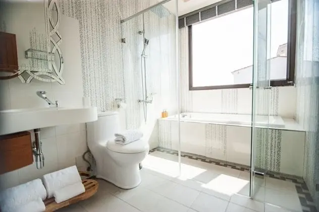 Deluxe Tek Büyük Yataklı Oda, 1 Büyük (Queen) Boy Yatak, Kısmi Deniz Manzarası