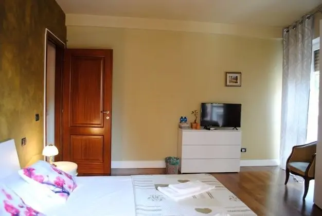 Tek Büyük veya İki Ayrı Yataklı Oda, Ortak Banyo