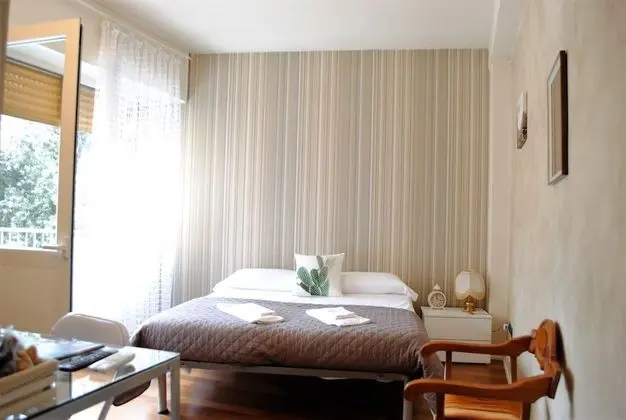 Tek Büyük veya İki Ayrı Yataklı Oda, Ortak Banyo