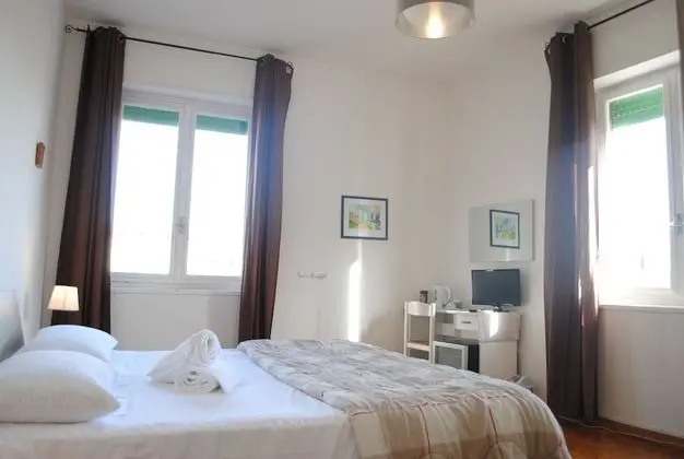 Tek Büyük Yataklı Oda, Ortak Banyo