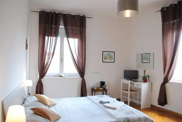 Tek Büyük Yataklı Oda, Ortak Banyo