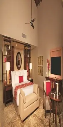 Preferred Club Master Suite Swim Up