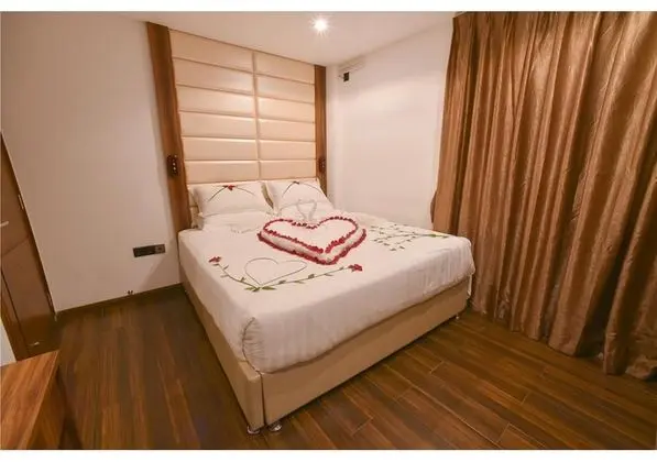 Grand Tek Büyük Yataklı Oda