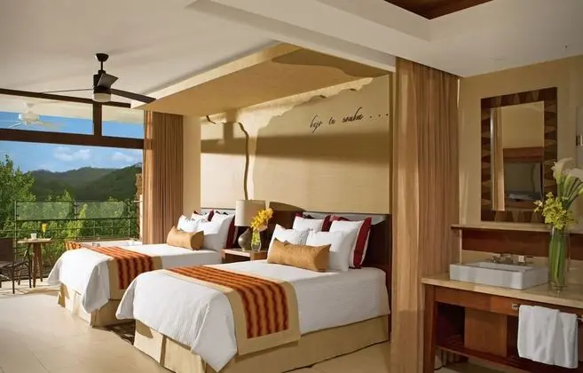 Junior Suite King Pool View