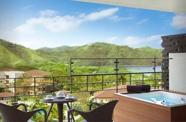 Junior Suite King Pool View