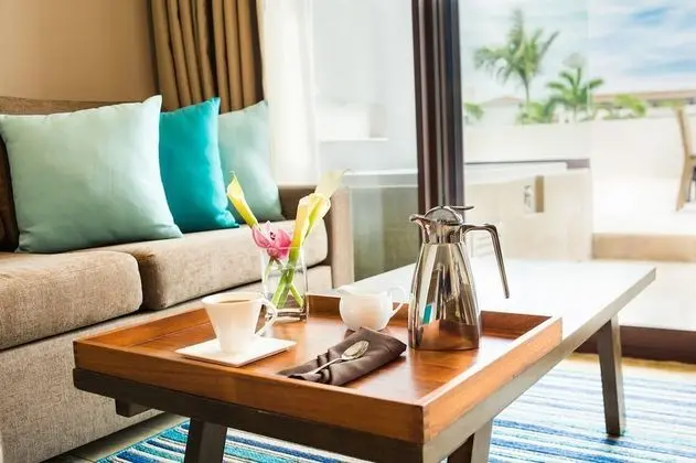 Junior Suite Pool View - King Bed