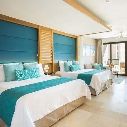 Junior Suite Pool View - Two Queen Beds