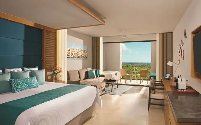 Junior Suite Pool View - Two Queen Beds