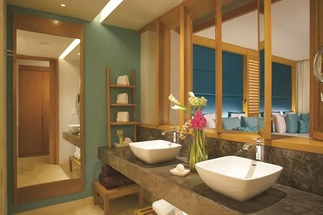 Junior Suite Pool View - Two Queen Beds