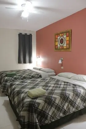 Oda, 2 Büyük (Queen) Boy Yatak