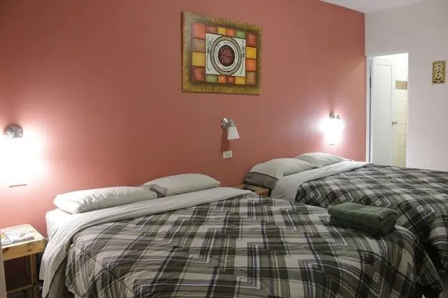 Oda, 2 Büyük (Queen) Boy Yatak