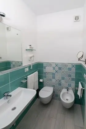 Deluxe Tek Büyük Yataklı Oda, Balkon, Bahçe Manzaralı (Stelle)