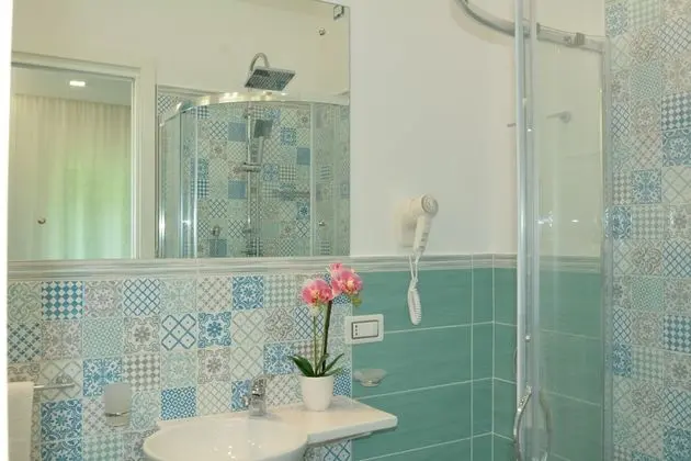 Deluxe Tek Büyük Yataklı Oda, Tepe Manzaralı (Balcone finestra)