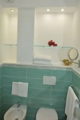 Deluxe Tek Büyük Yataklı Oda, Tepe Manzaralı (Balcone finestra)