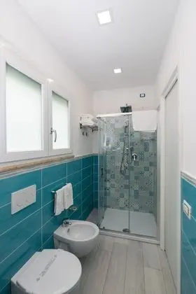 Deluxe Tek Büyük Yataklı Oda, Tepe Manzaralı (Balcone finestra)