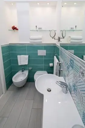 Deluxe Tek Büyük Yataklı Oda, Tepe Manzaralı (Balcone finestra)