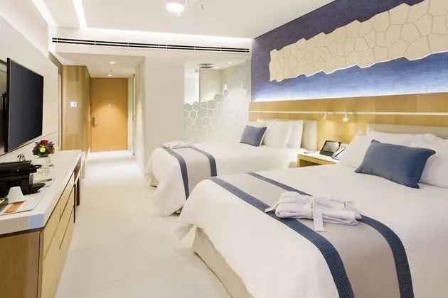 Deluxe Golf and Ocean View 2 Queens