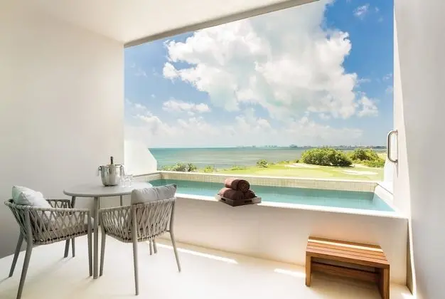Preferred Club Deluxe Family Suite Ocean View Plunge Pool