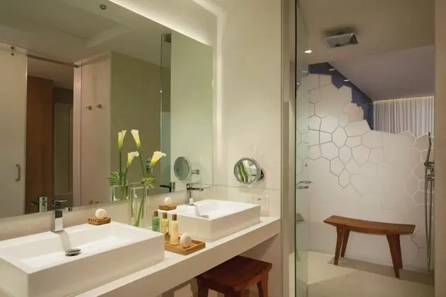 Preferred Club Honeymoon Suite Ocean View King