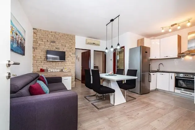 Apart Daire (Dreamy - free parking - A1(4))