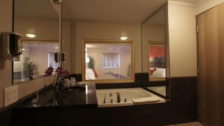 King Bed Jacuzzi Executive Suite