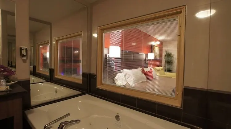 King Bed Jacuzzi Executive Suite