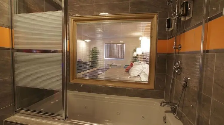 King Bed Jacuzzi Executive Suite