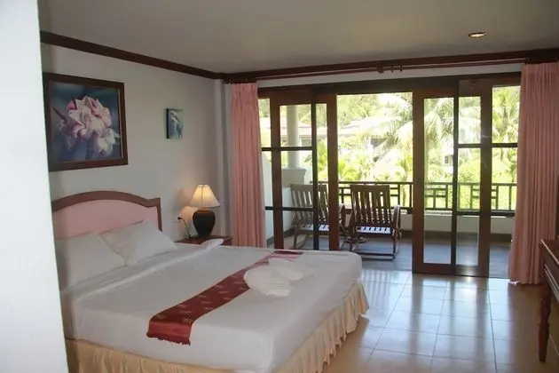 Deluxe Hotel Room