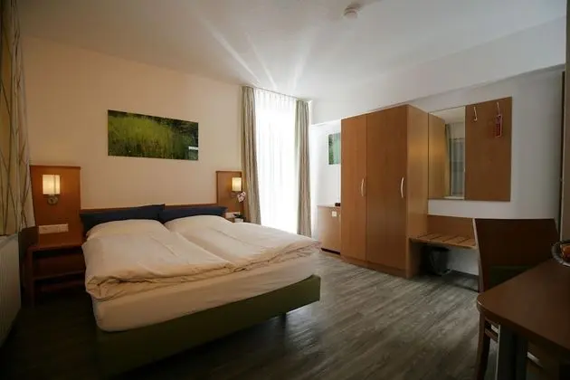 Tek Büyük Yataklı Oda (Haupthaus)