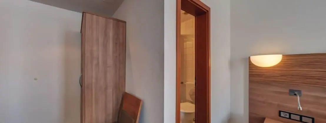 Tek Büyük Yataklı Oda (Haupthaus)