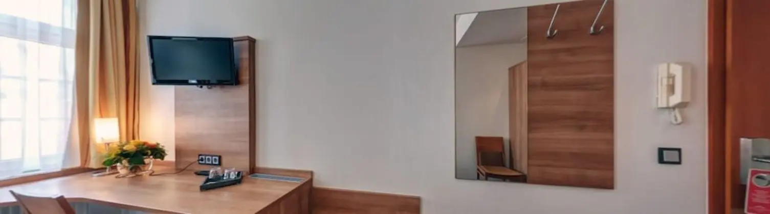 Tek Büyük Yataklı Oda (Haupthaus)