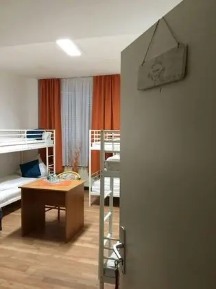 Ortak Ranzalı Oda, Karma Ranzalı Oda, Ortak Banyo