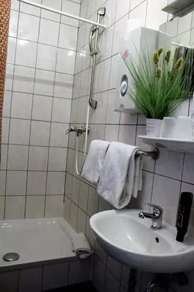 Ortak Ranzalı Oda, Karma Ranzalı Oda, Ortak Banyo