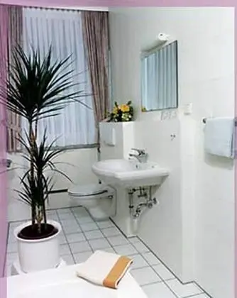 City Tek Büyük Yataklı Oda