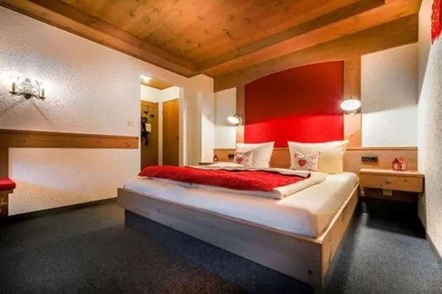 Comfort Tek Büyük Yataklı Oda, Balkon, Göl Manzaralı