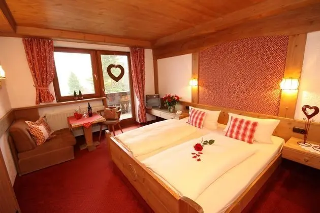 Comfort Tek Büyük Yataklı Oda, Balkon, Göl Manzaralı