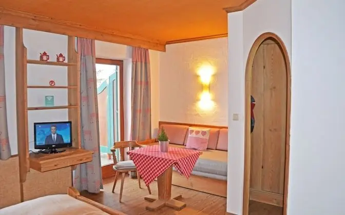 Comfort Tek Büyük Yataklı Oda, Balkon, Göl Manzaralı
