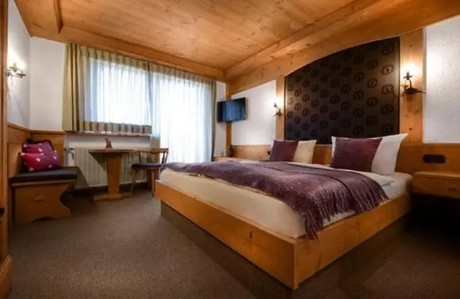 Comfort Tek Büyük Yataklı Oda, Balkon, Göl Manzaralı