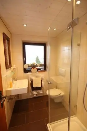 Comfort Tek Büyük Yataklı Oda, Balkon, Göl Manzaralı