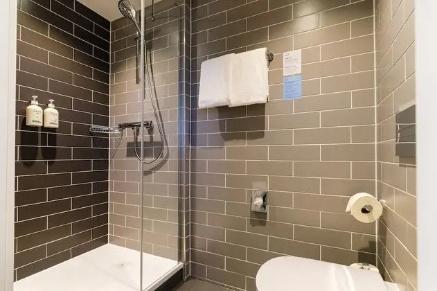 Standard Oda, 1 Büyük (Queen) Boy Yatak, Şehir Manzaralı