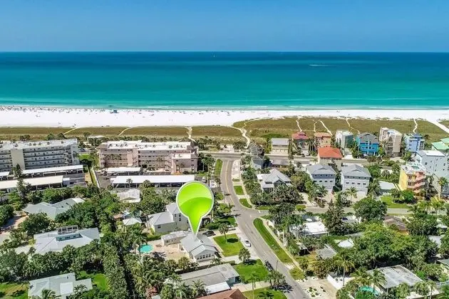 Ev (Driftwood Beach Oasis)