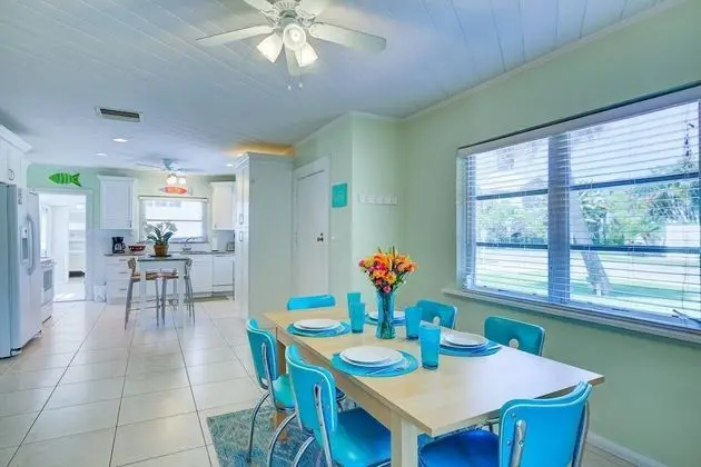 Ev (Driftwood Beach Oasis)