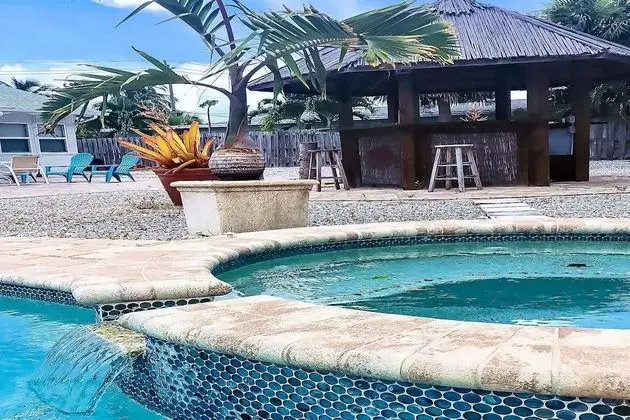 Ev (Driftwood Beach Oasis)