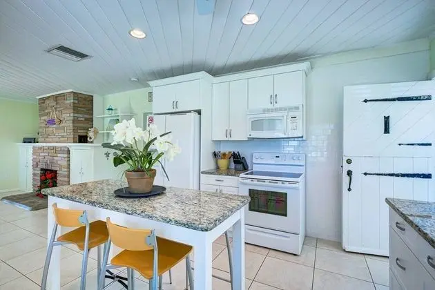 Ev (Driftwood Beach Oasis)