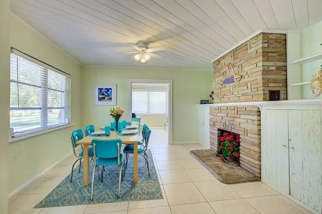 Ev (Driftwood Beach Oasis)