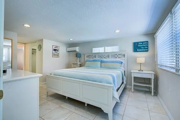 Ev (Driftwood Beach Oasis)